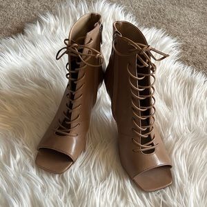 Vince Camuto Women’s Eshilliy Tortilla Nude Lace Up Open Toe Ankle Boots Size 7M